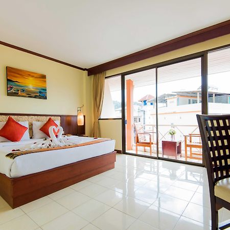 Bauman Ville Hotel Phuket Buitenkant foto