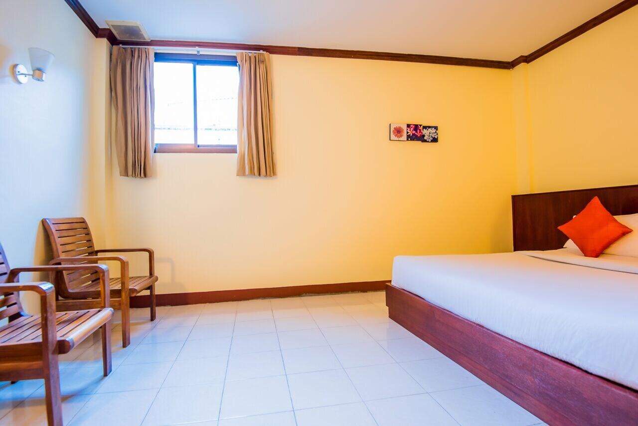 Bauman Ville Hotel Phuket Buitenkant foto