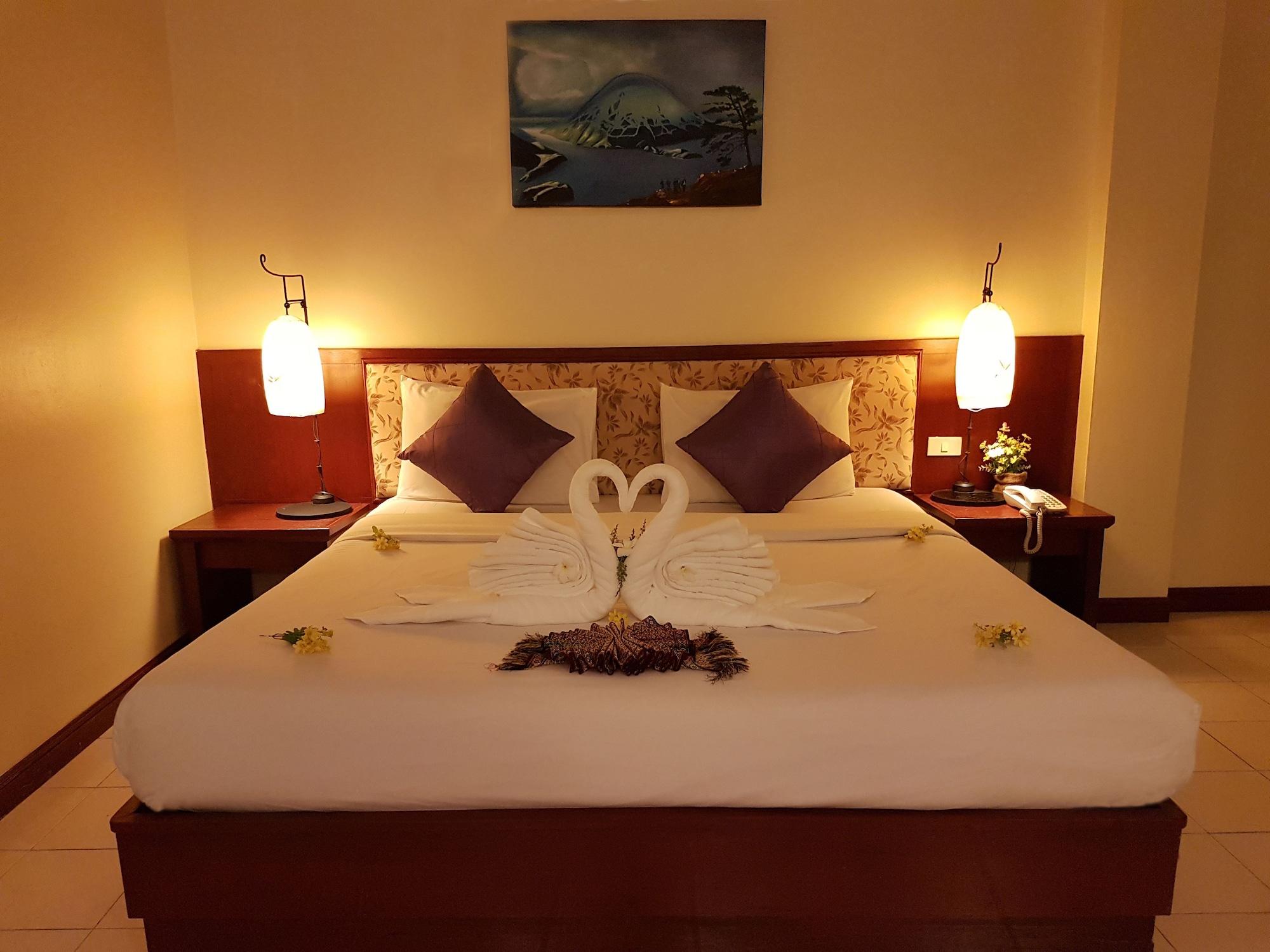 Bauman Ville Hotel Phuket Buitenkant foto