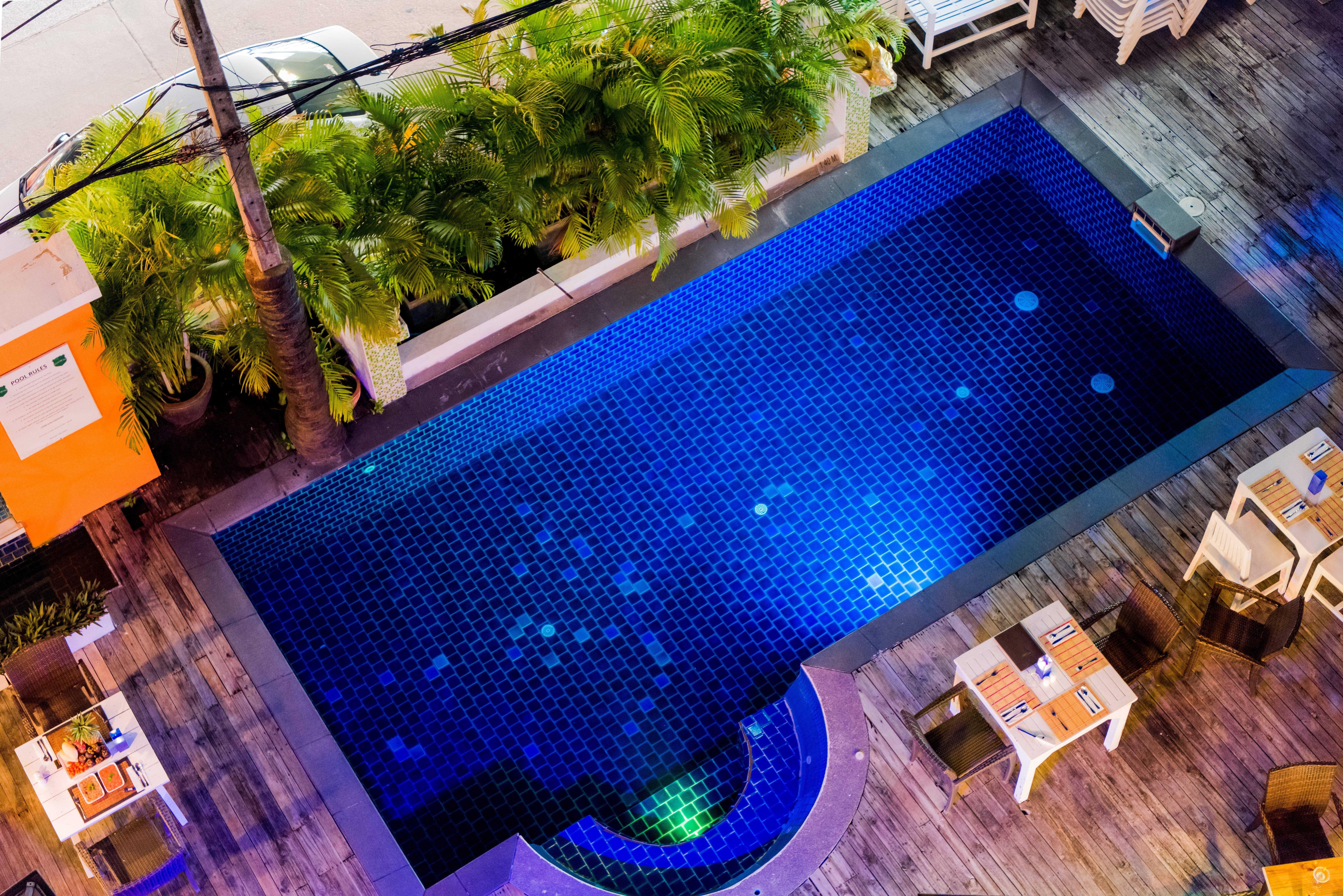 Bauman Ville Hotel Phuket Buitenkant foto