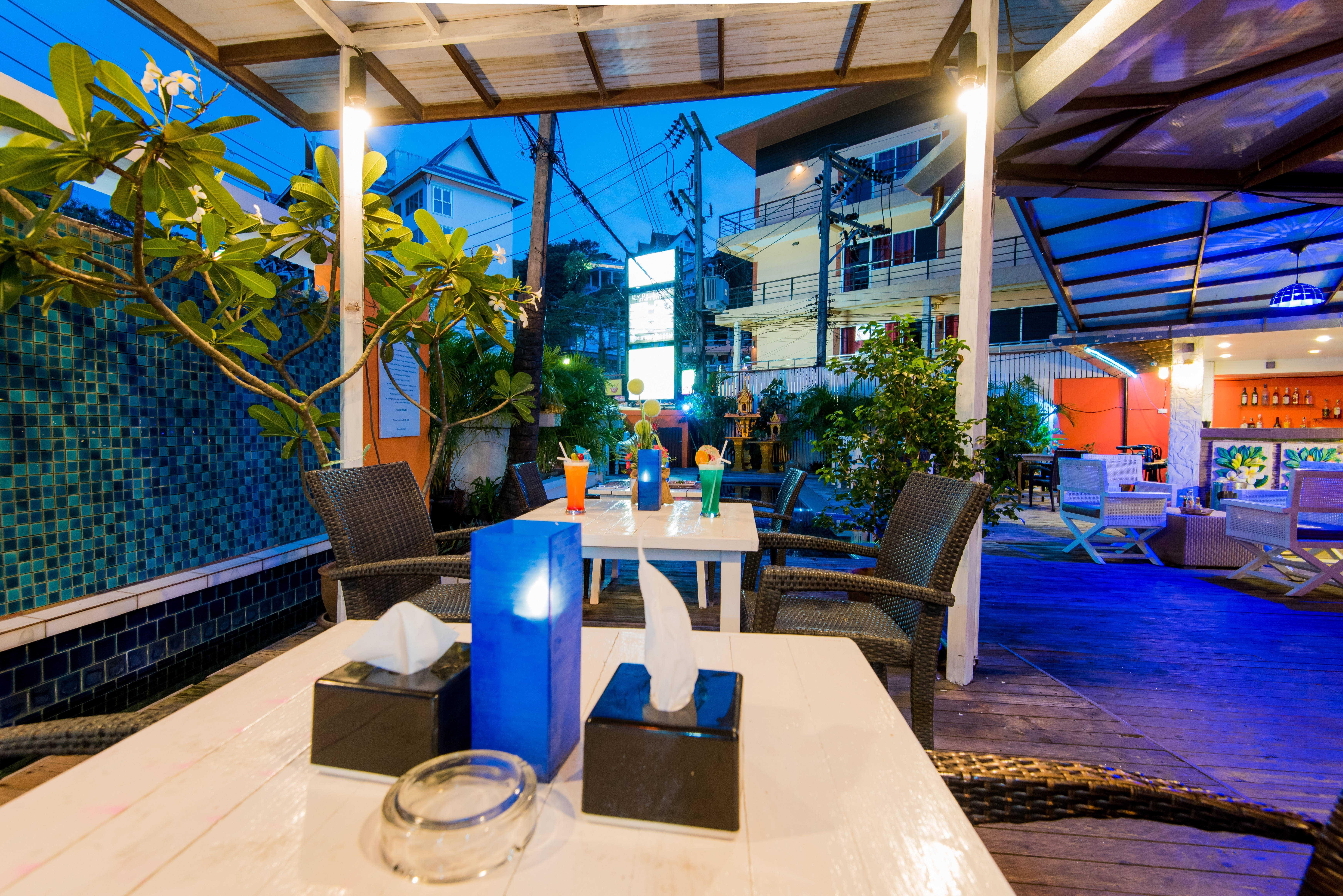 Bauman Ville Hotel Phuket Buitenkant foto