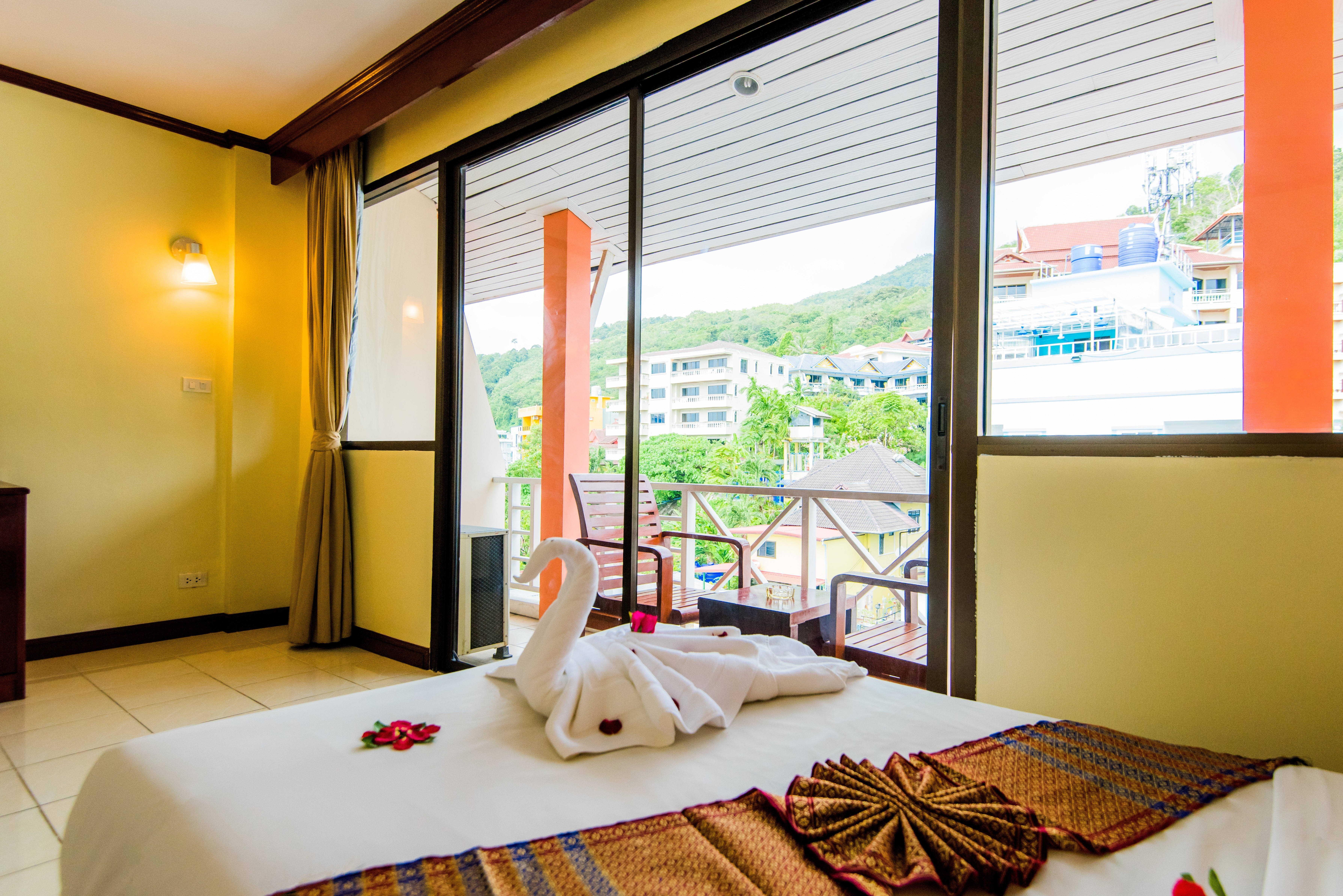 Bauman Ville Hotel Phuket Buitenkant foto
