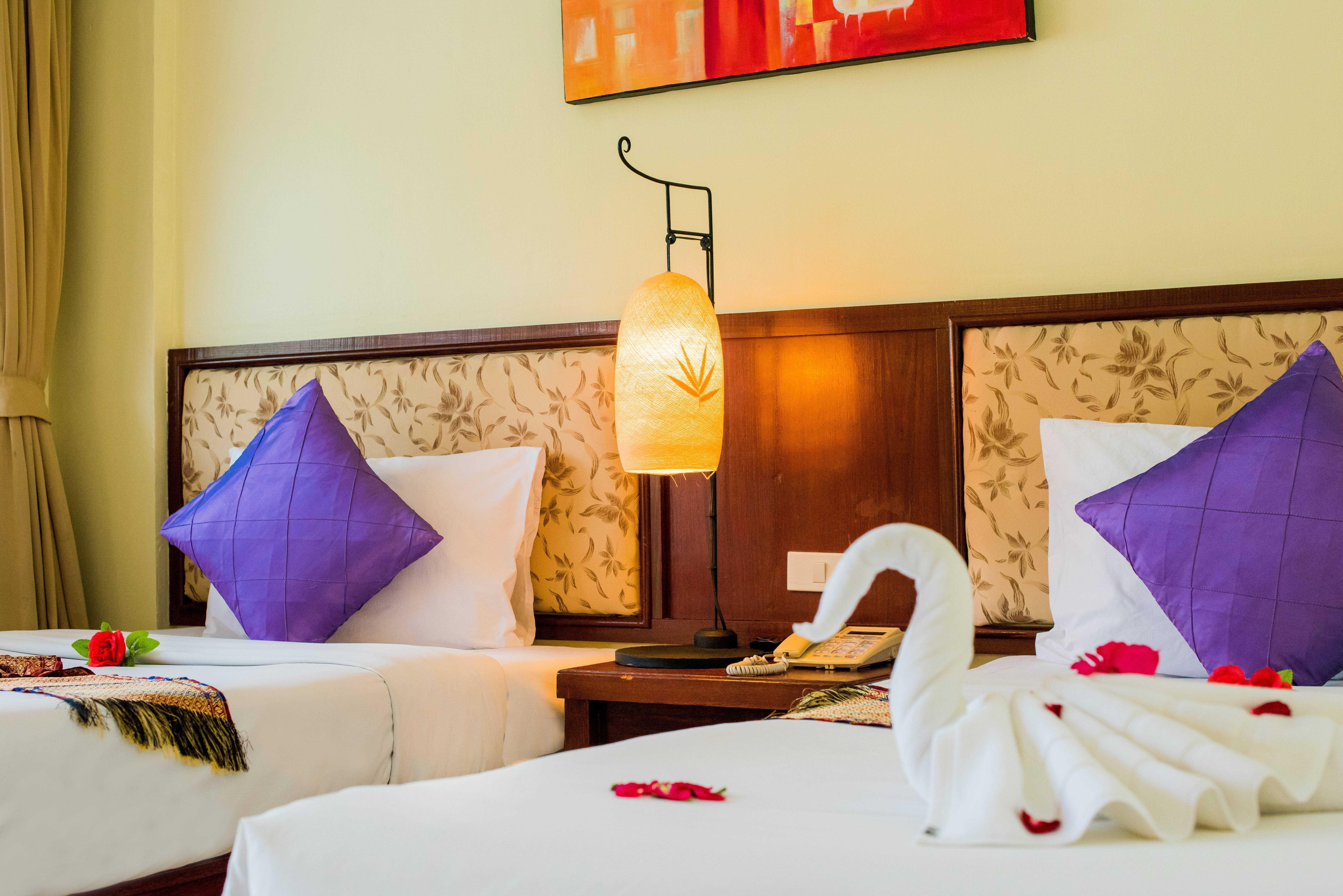 Bauman Ville Hotel Phuket Buitenkant foto
