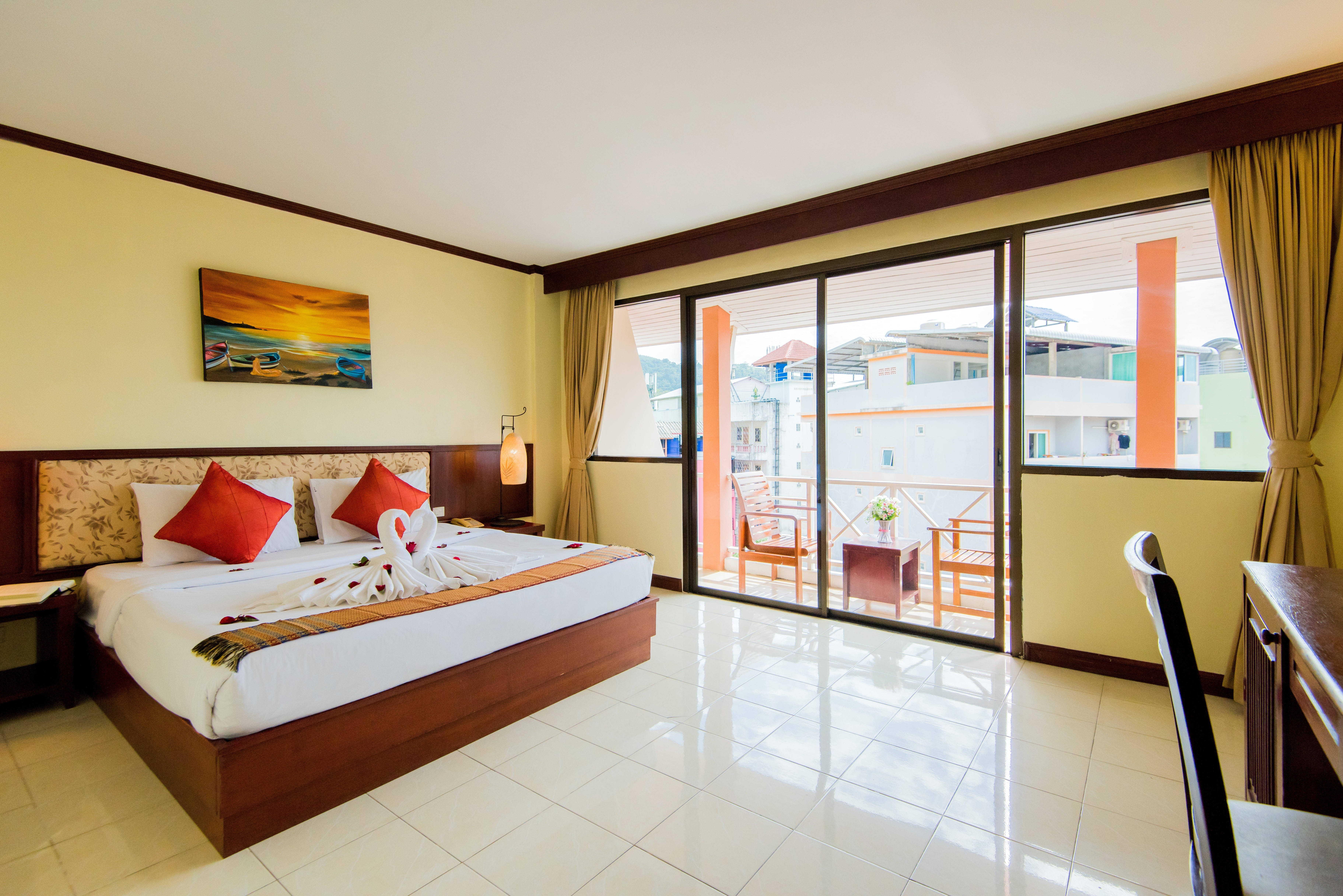 Bauman Ville Hotel Phuket Buitenkant foto