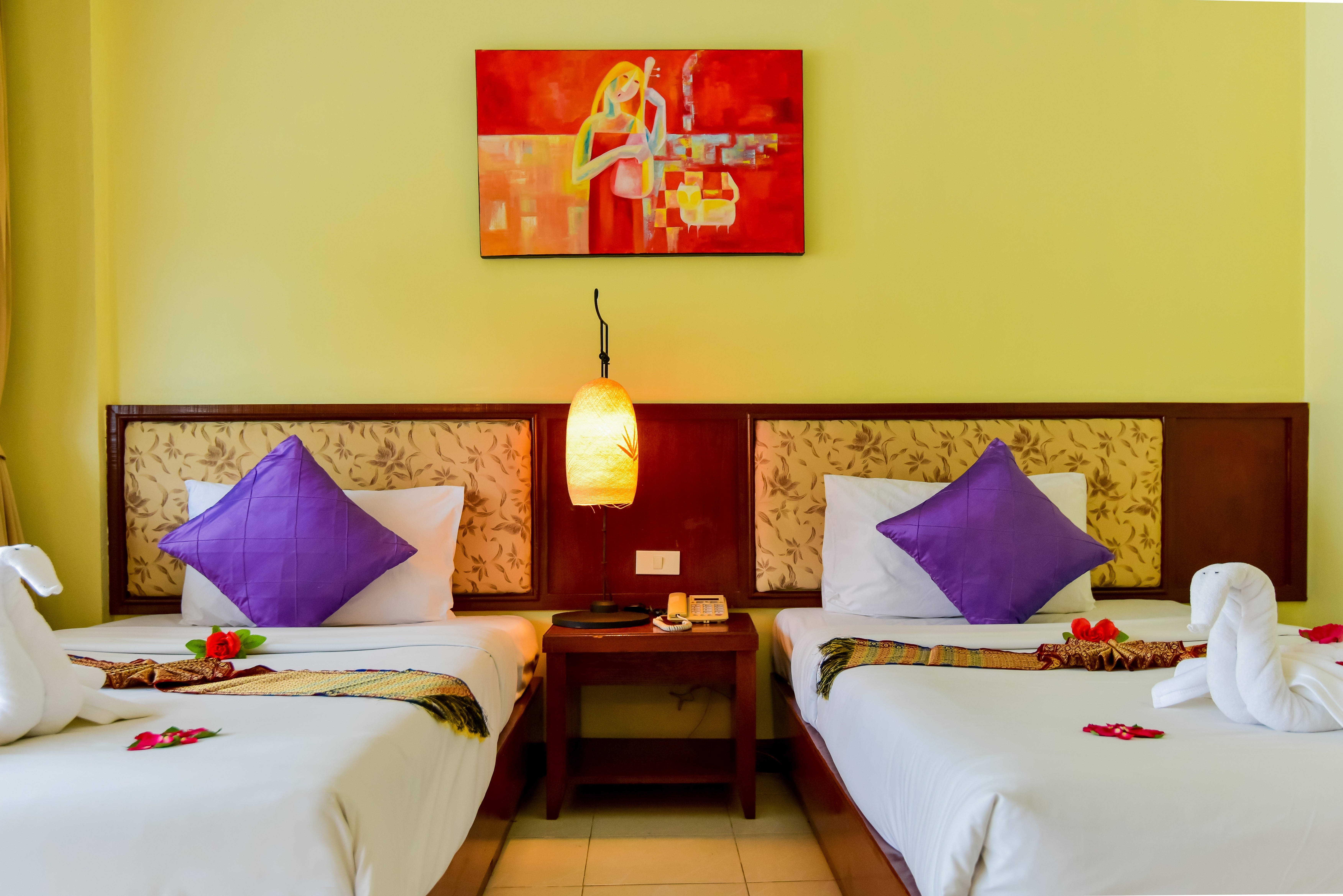 Bauman Ville Hotel Phuket Buitenkant foto