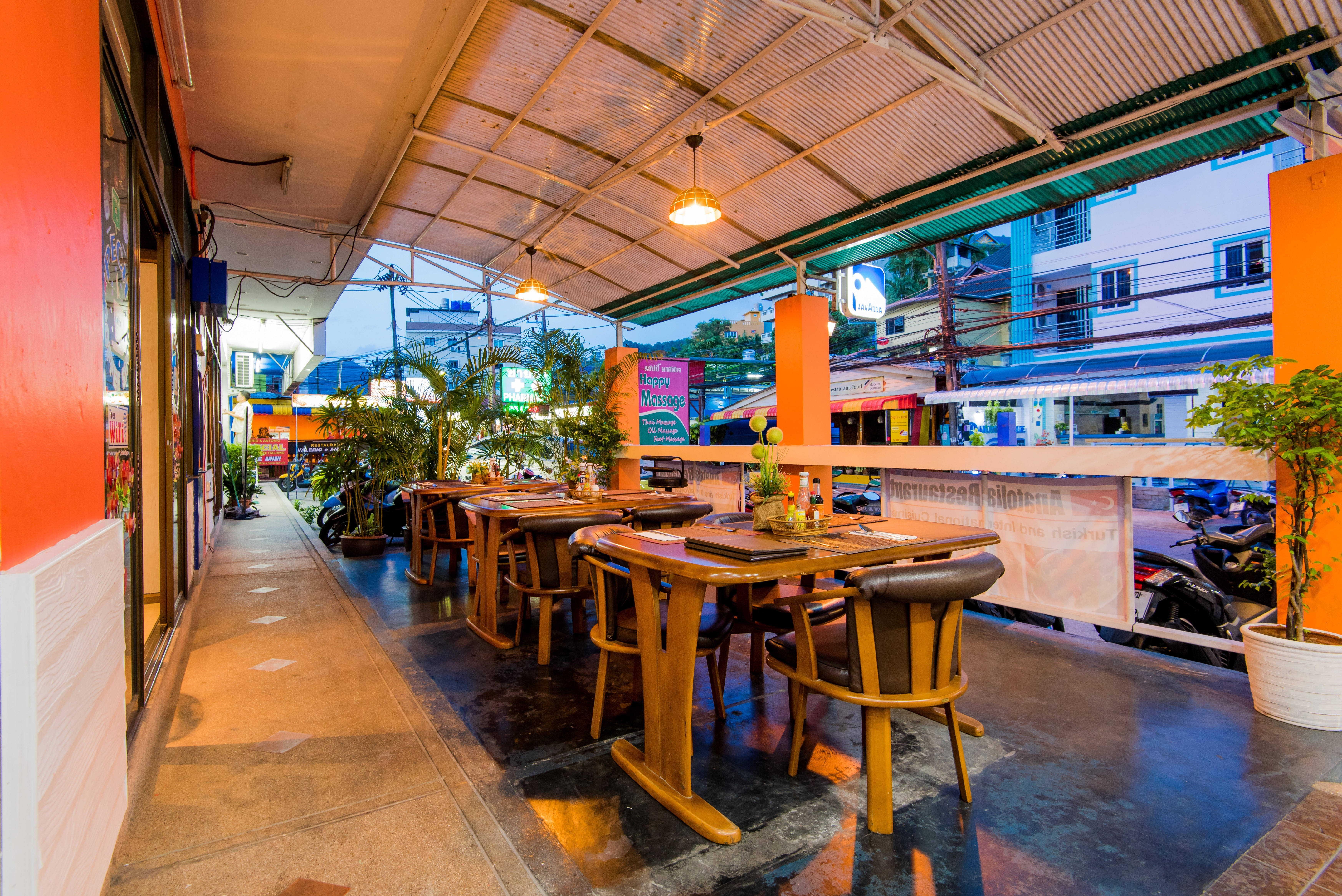Bauman Ville Hotel Phuket Buitenkant foto