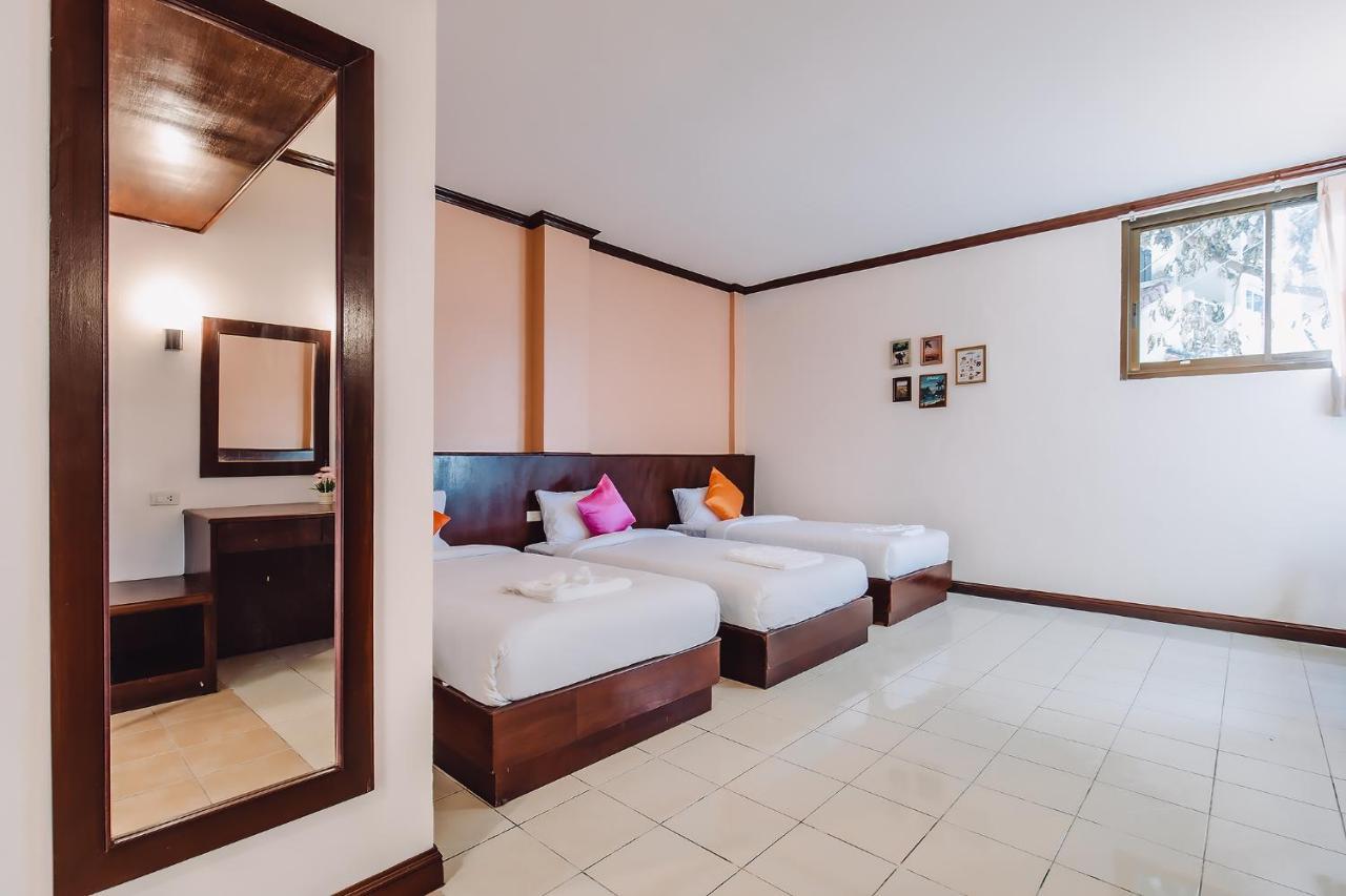 Bauman Ville Hotel Phuket Buitenkant foto