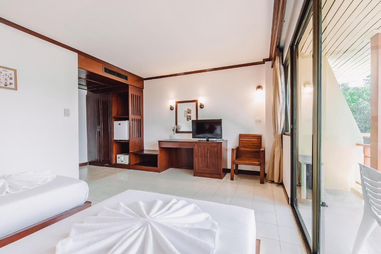 Bauman Ville Hotel Phuket Buitenkant foto