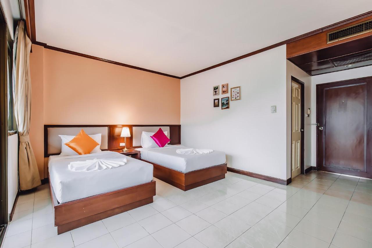 Bauman Ville Hotel Phuket Buitenkant foto
