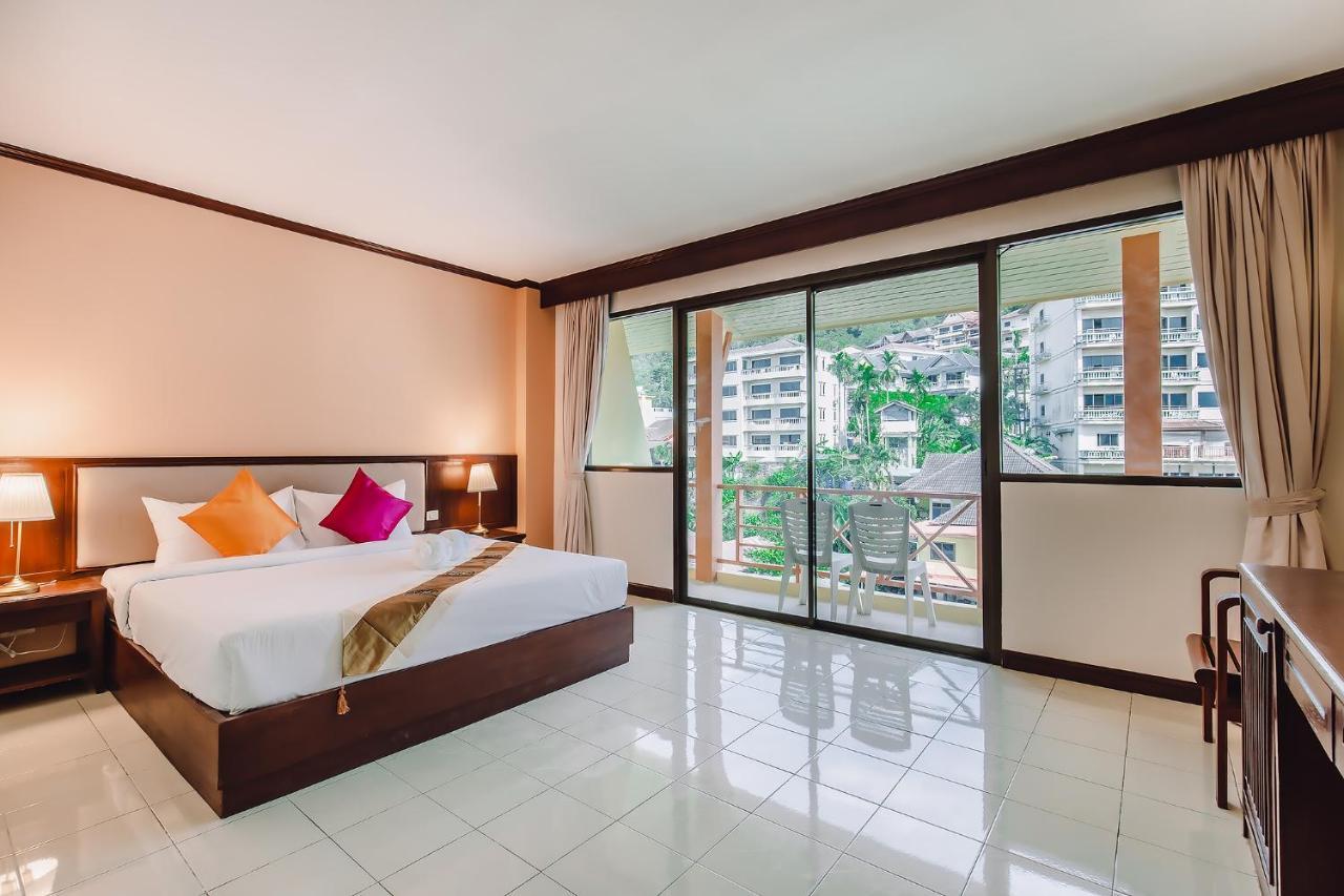Bauman Ville Hotel Phuket Buitenkant foto