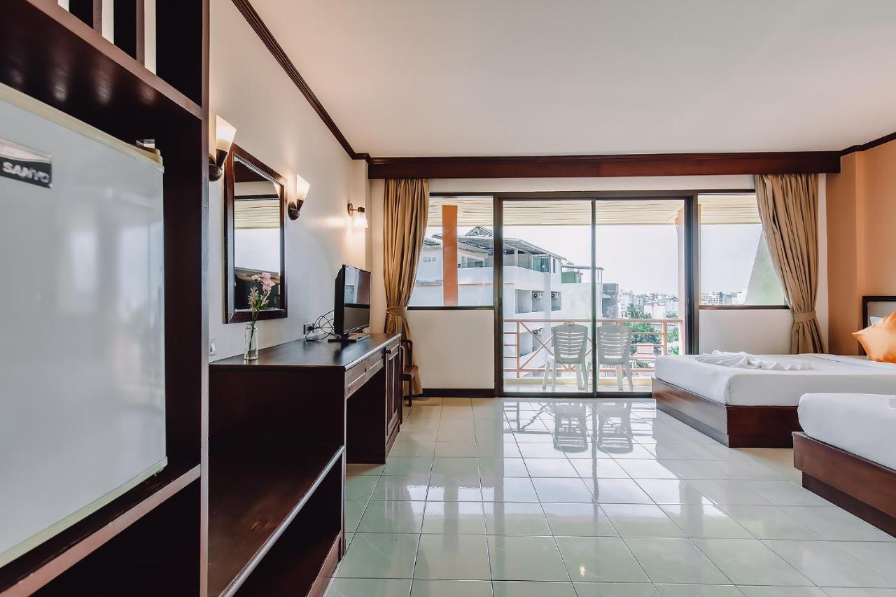 Bauman Ville Hotel Phuket Buitenkant foto