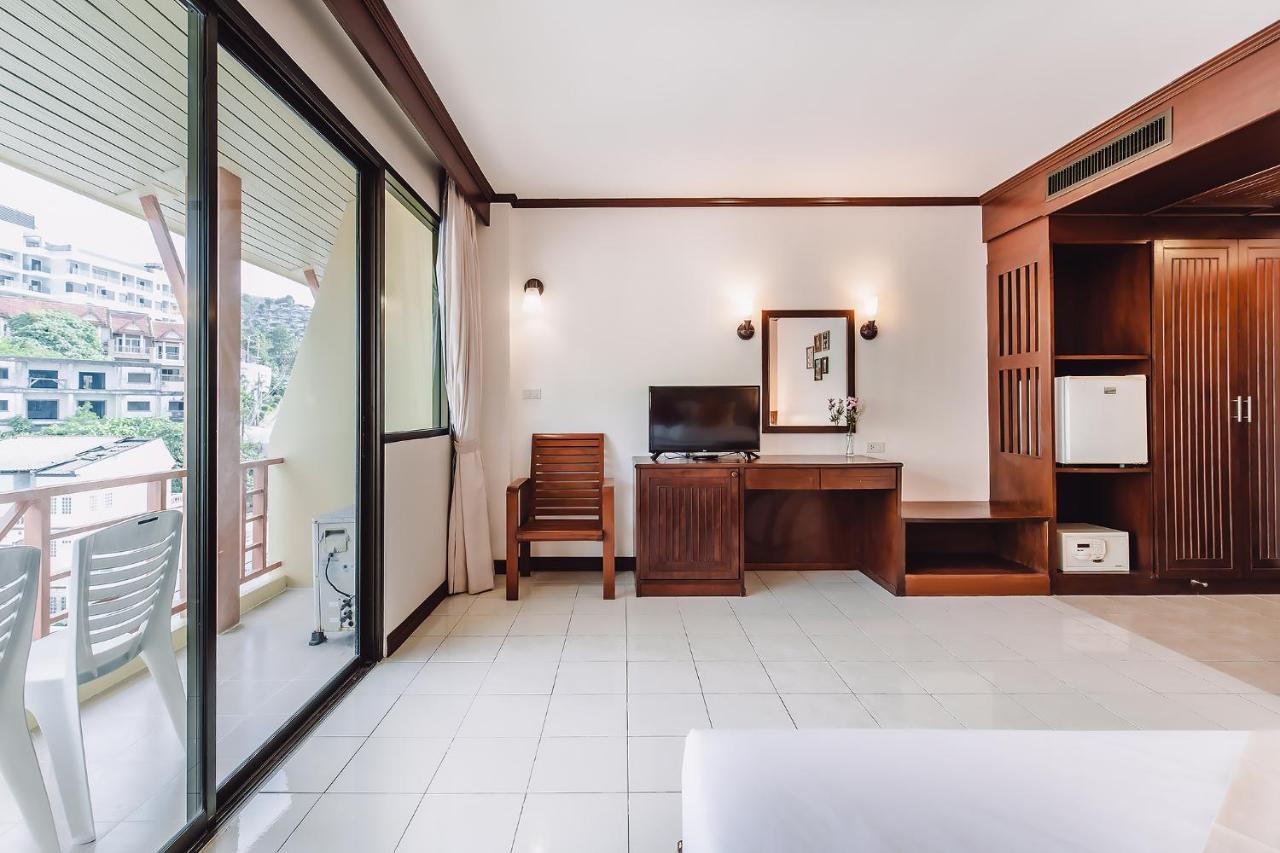 Bauman Ville Hotel Phuket Buitenkant foto