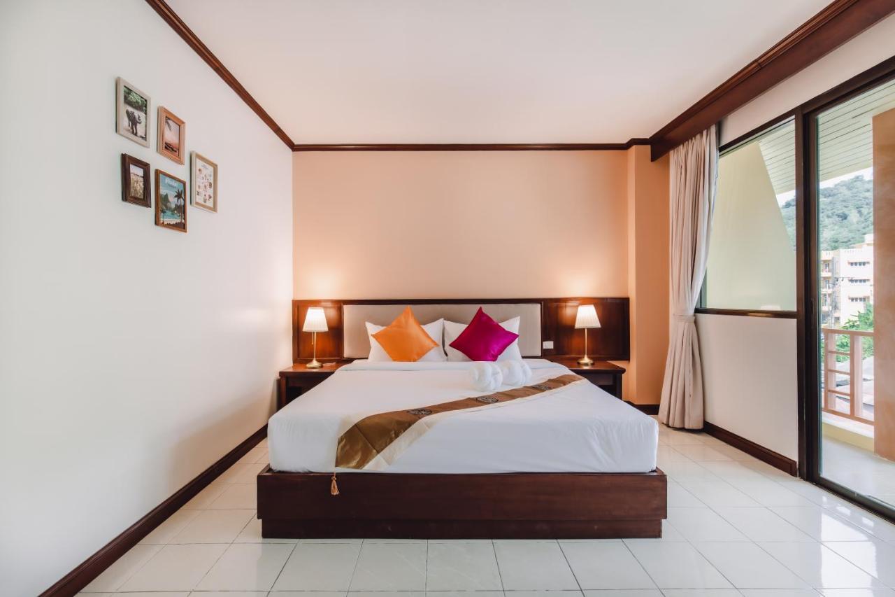 Bauman Ville Hotel Phuket Buitenkant foto
