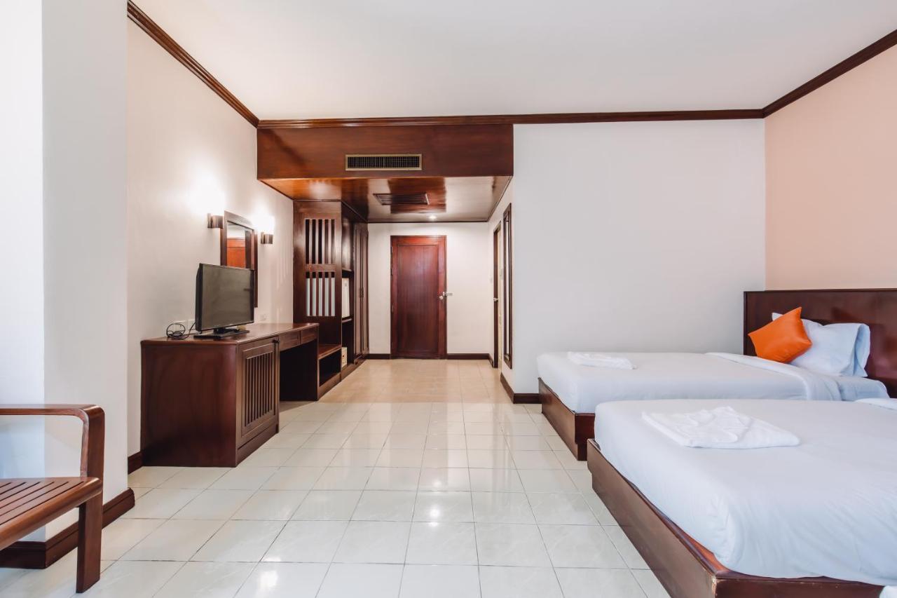 Bauman Ville Hotel Phuket Buitenkant foto