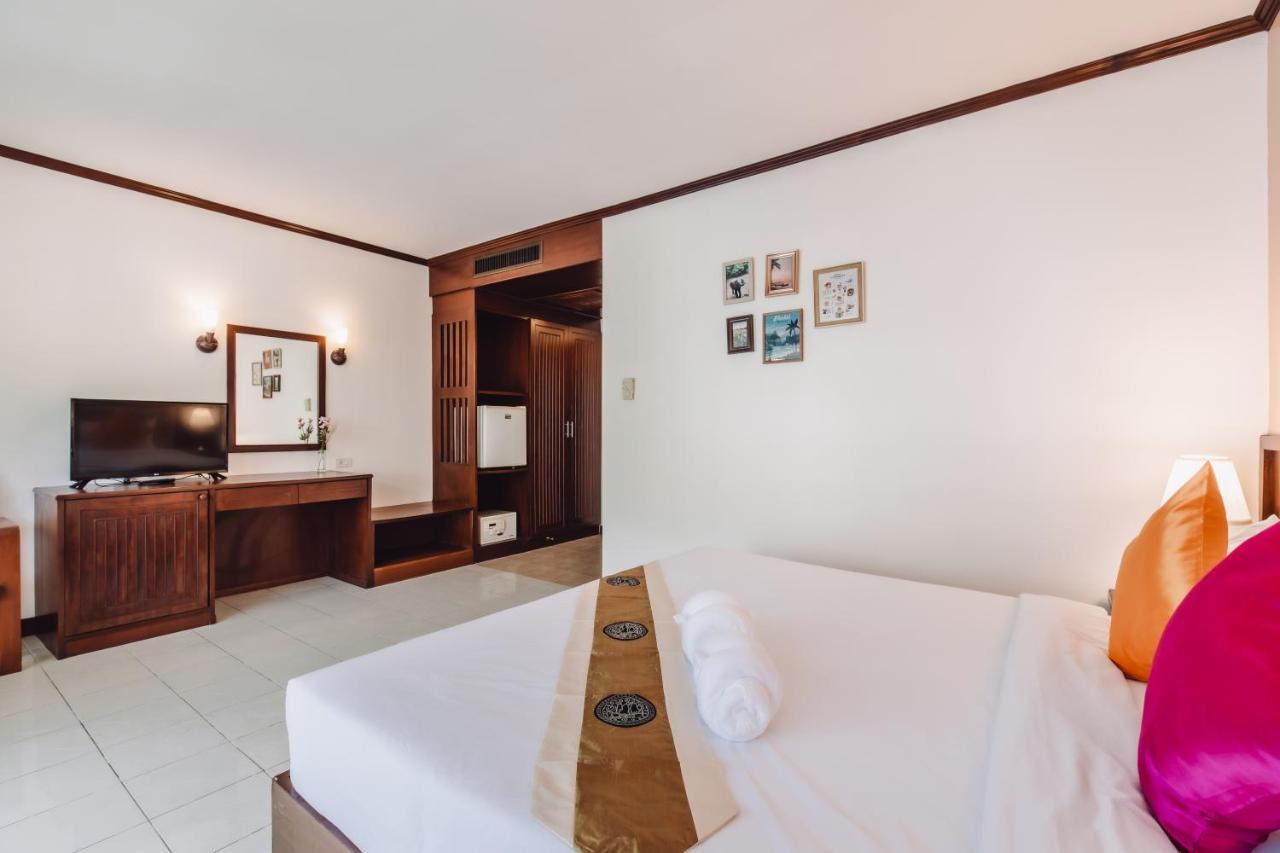 Bauman Ville Hotel Phuket Buitenkant foto