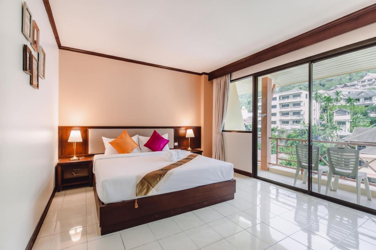 Bauman Ville Hotel Phuket Buitenkant foto